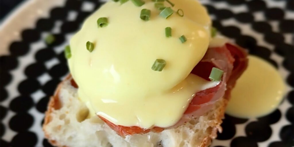 Eggs benedict eli benedictin muna